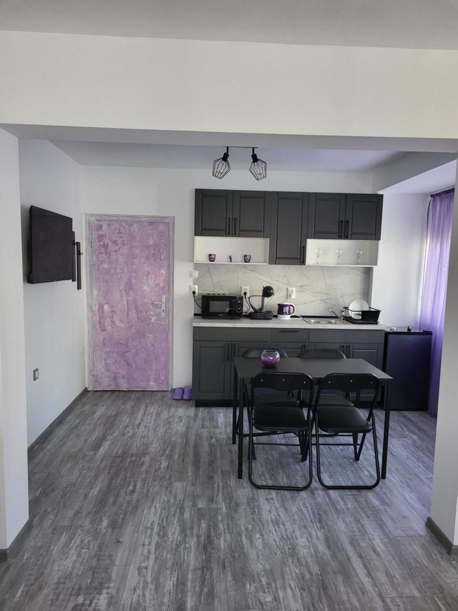 וליקו טורנובו Purple Studios חדר תמונה