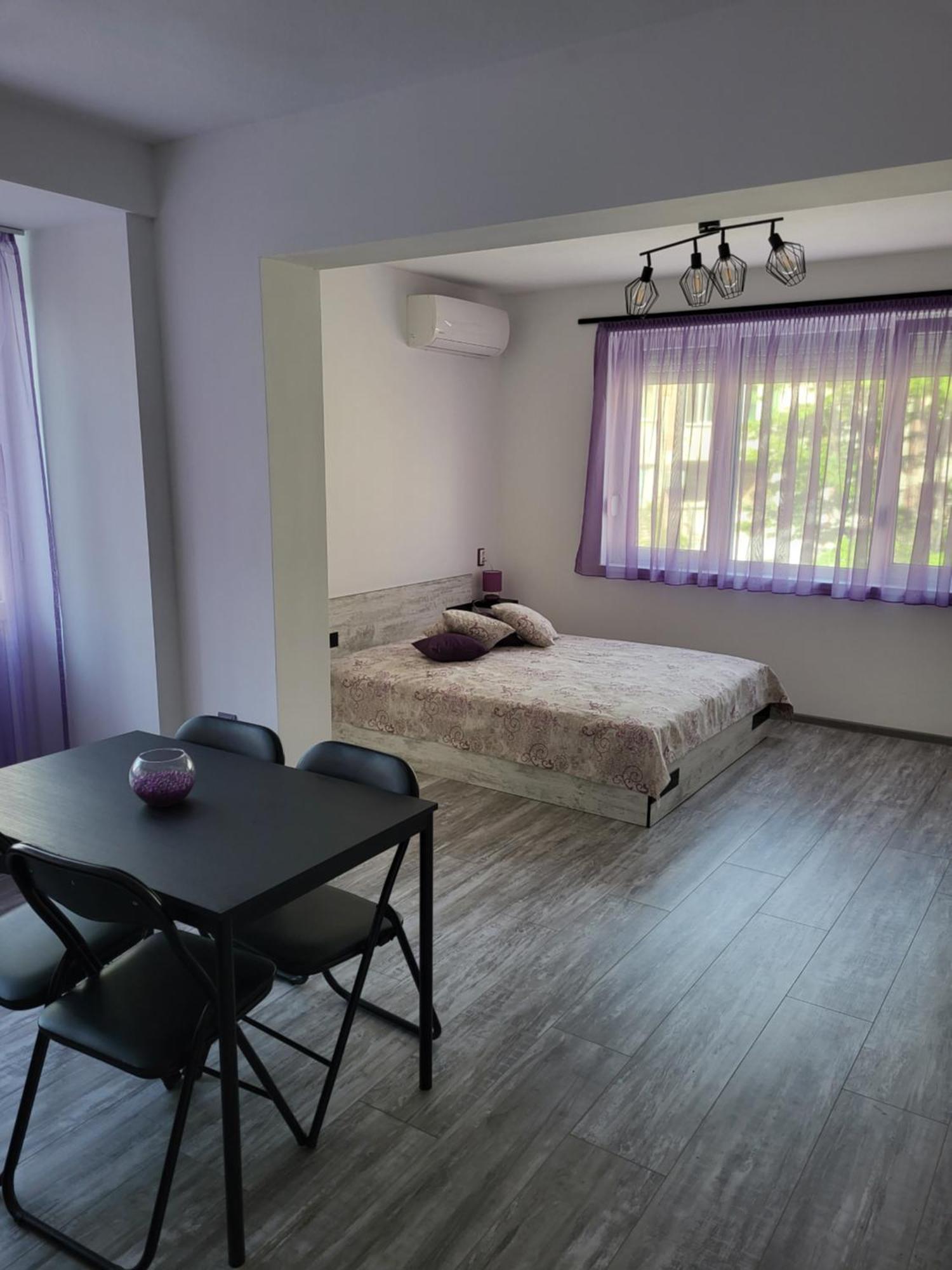 וליקו טורנובו Purple Studios חדר תמונה